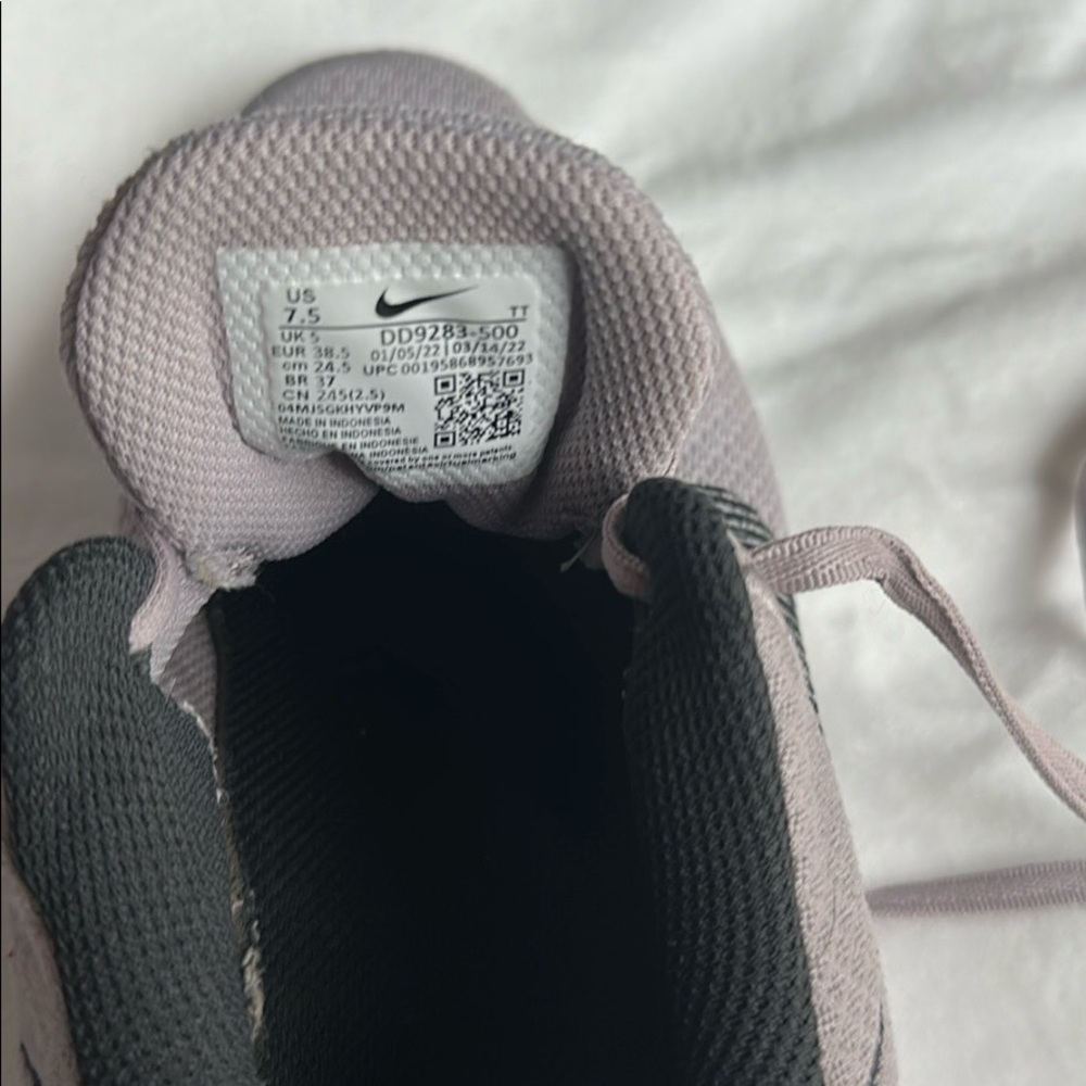 Women’s Nike Flex size 7.5 - Picture 2 of 3